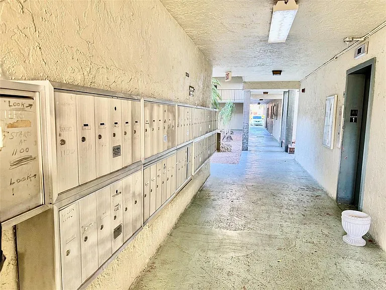 1800 SW 81st Ave #1307 — Photo 27