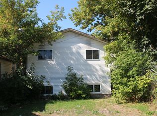 166 Stewart St, Peterborough, ON K9J 3M5