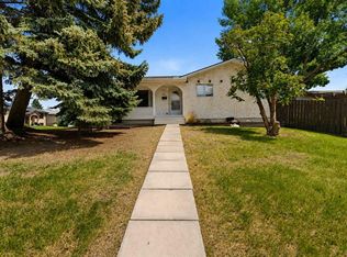 6756 W Huntchester Rd NE, Calgary, AB T2K 5E7