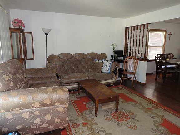 3rd image of 7021 W Brentwood Ave
