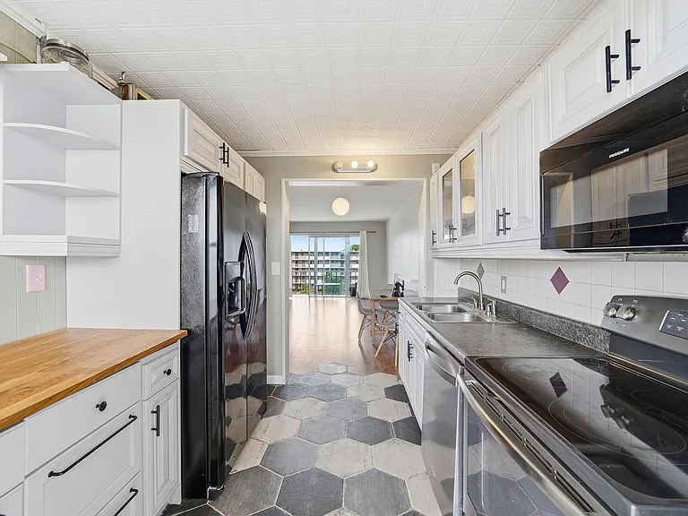 4700 Washington St #506 — Photo 8