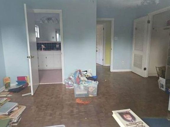 4th image of 10116 Suzanne Dr