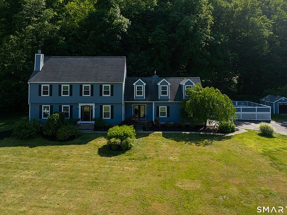 3rd image of 216 Bluff View Drive