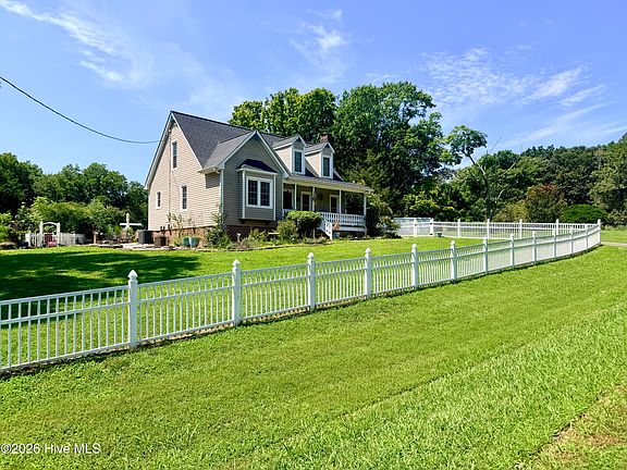 3rd image of 1070 W River Run