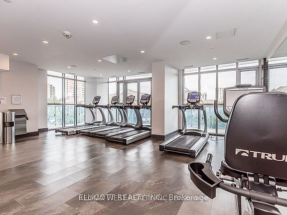 4th image of 9471 Yonge St #621