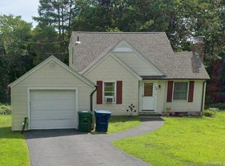 29 Hunts Brook Rd, Quaker Hill, CT 06375