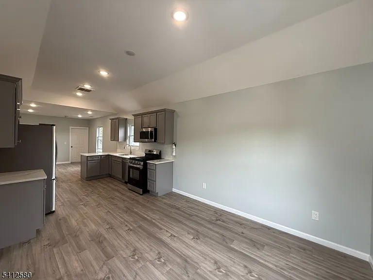 190 E Lindsley Cedar — Photo 6
