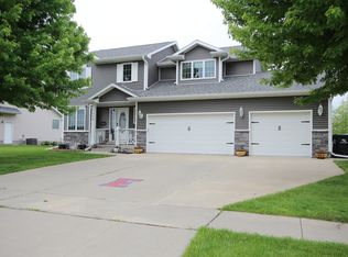 720 Buckeye St NW, Earlham, IA 50072