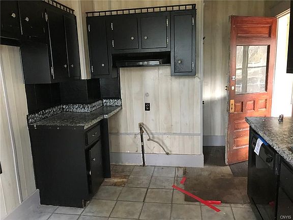 5th image of 133 Westmoreland St