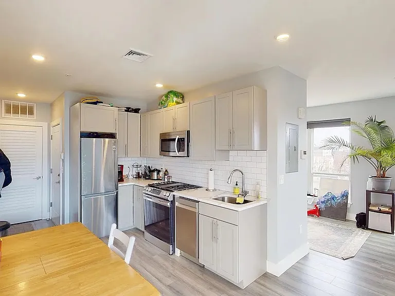 40 B St #302 — Photo 2