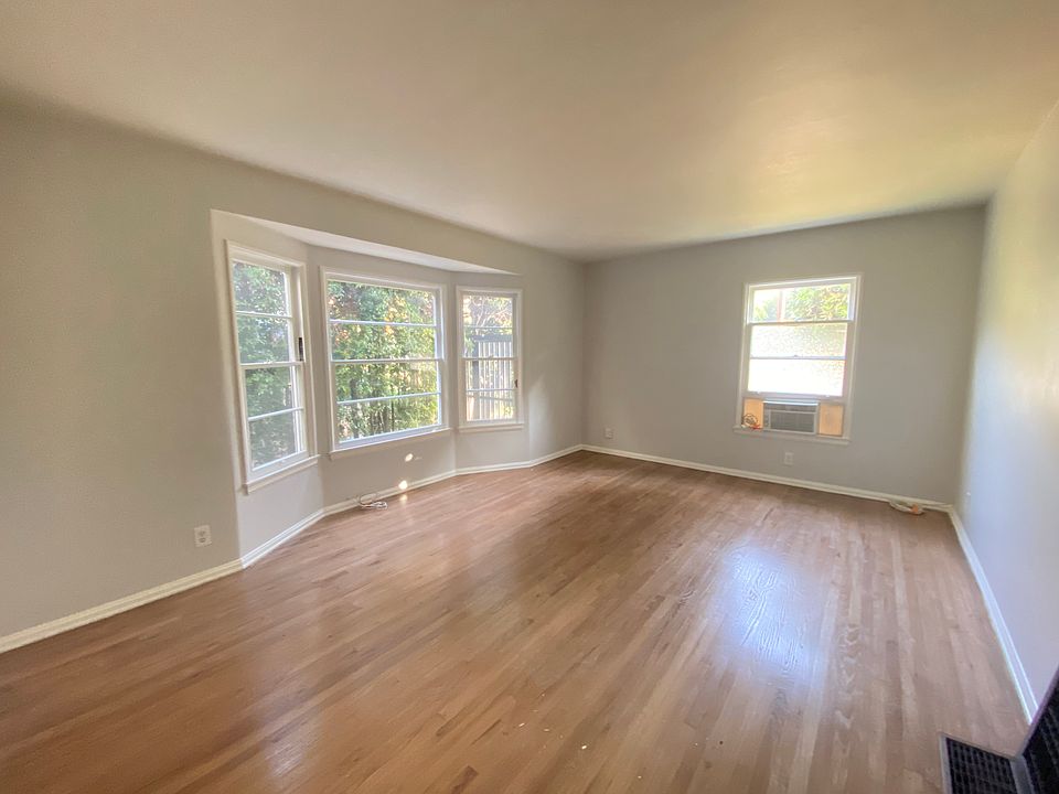 1st image of 2475 N Beachwood Dr APT 1
