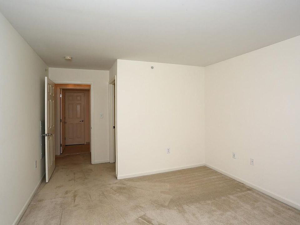 2nd image of 1404 Lake Ave #103