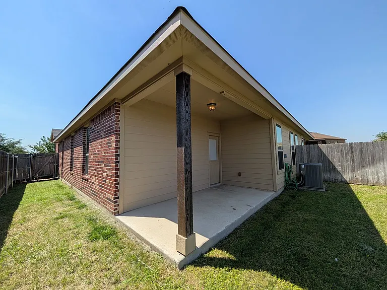367 Creekside Curv — Photo 24