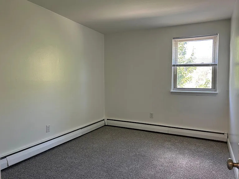 Parkside Manor Apartments — Photo 28