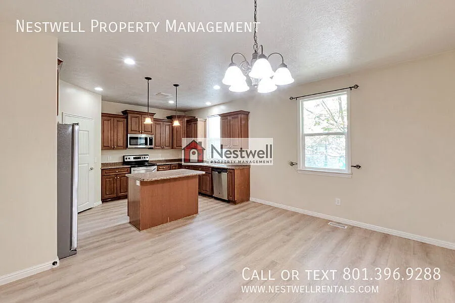 Fabulous 5-bed Home in Daybreak with new flooring! — Photo 4