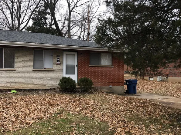 4524 Country Ln, Saint Ann, MO 63074