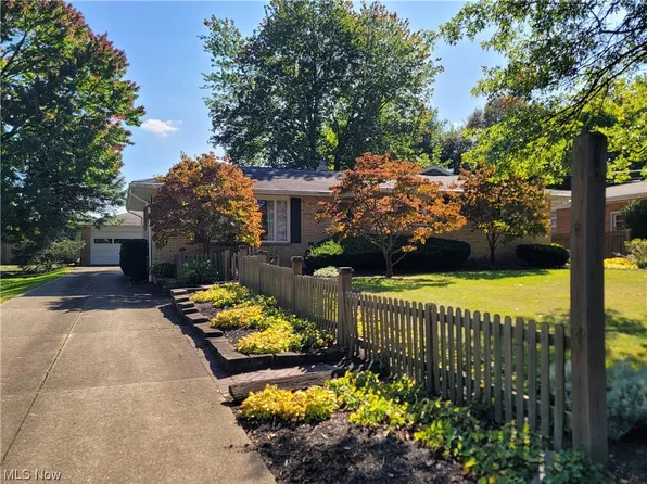2620 Abington Rd, Akron, OH 44333