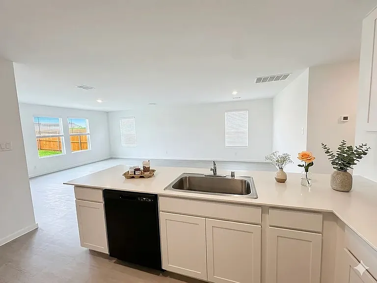 1631 Sparrow Hawk Rd — Photo 5
