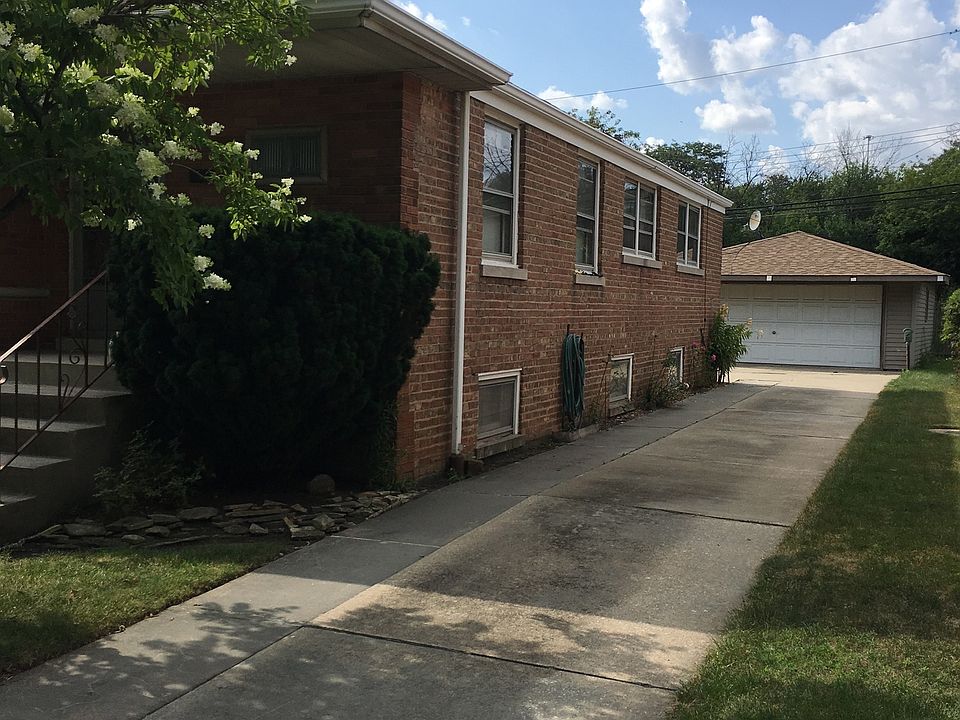 2nd image of 7128 W 51st Pl