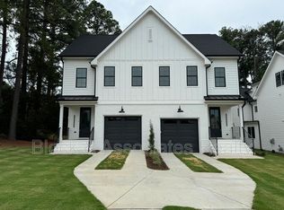 1132 Cedarhurst Dr, Raleigh, NC 27609