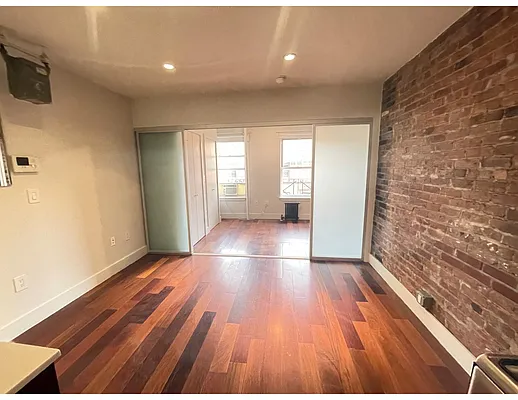 Rented by REAL New York | media 32