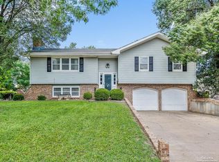 528 Crestwood Rd, Salina, KS 67401