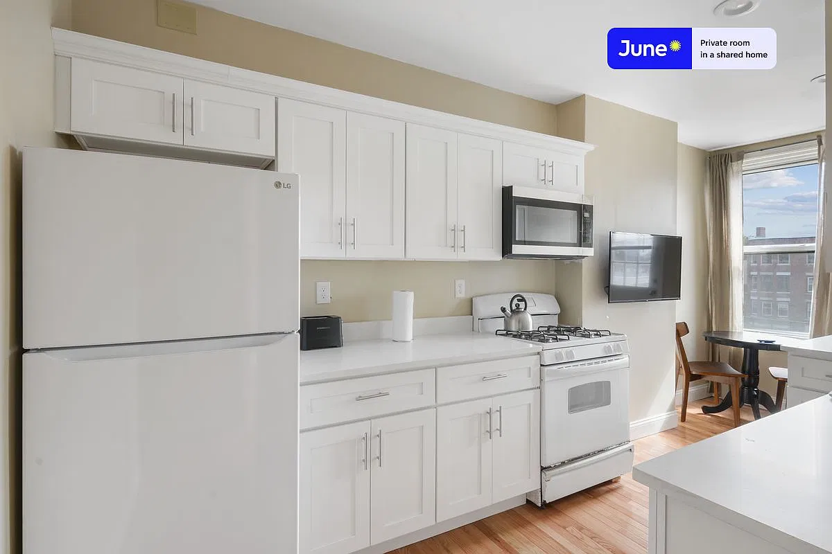 Queen bedroom in 4 bed/1 bath home in Allston #442 C — Photo 3
