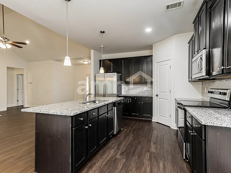 121 Coulter Woods Dr — Photo 6