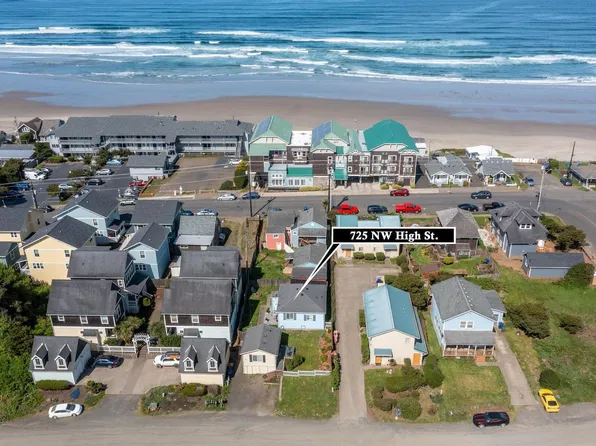 725 NW High St APT D, Newport, OR 97365