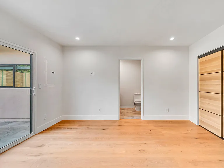 23635 Marylee St — Photo 16