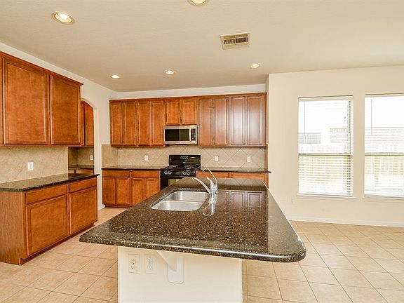 3rd image of 15319 Macy Dr