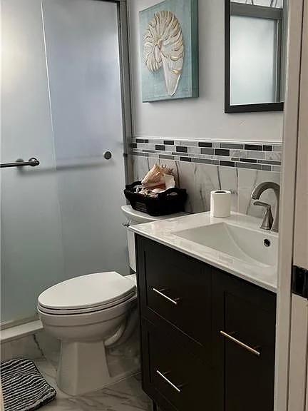 1077 Nettles Blvd — Photo 13