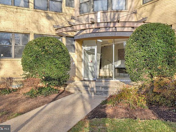 3rd image of 212 Oakwood St SE #212-B5