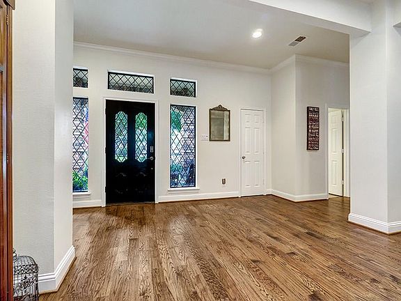 4th image of 1800 Carmel Dr