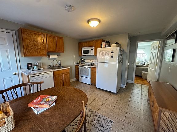 5th image of 71 Rivulet St APT B