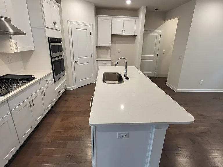 465 Cranford Dr — Photo 1