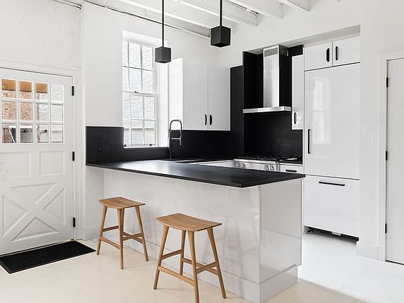 4th image of 131 1/2 Charles St