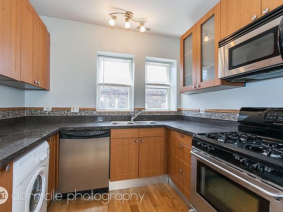 4th image of 4748 N Albany Ave APT 2