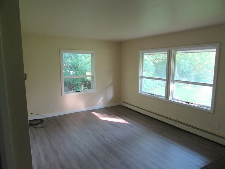 2950 Tomahawk Ct — Photo 3
