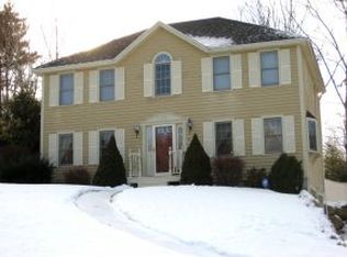 11 Springwood Dr, Hooksett, NH 03106