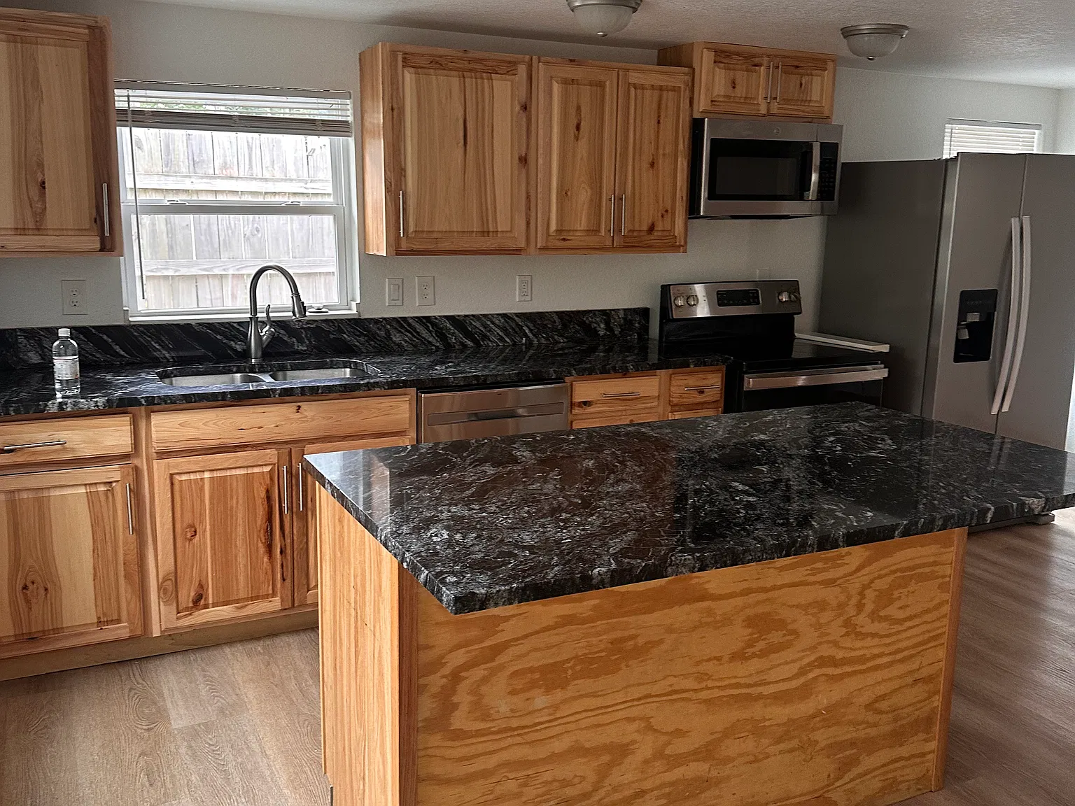 3 bed, 1.5 bath, 1100 sqft, $1,500 — Photo 3