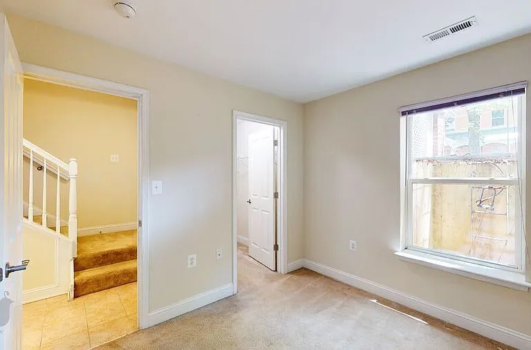 720 Barnes St NE — Photo 52