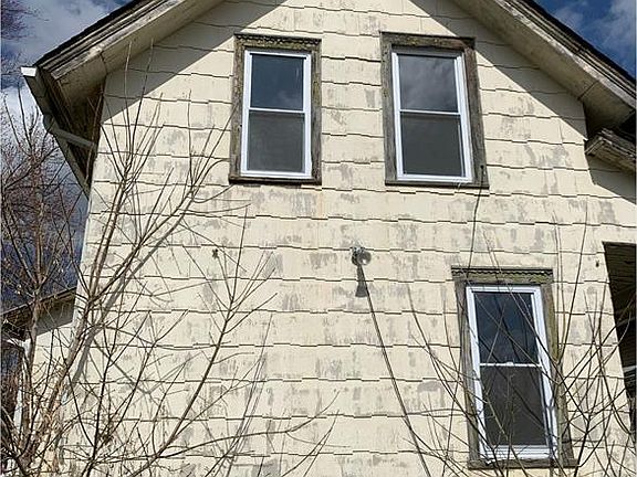 5th image of 408 Hannah St
