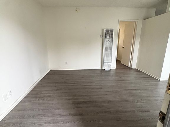 4th image of 405 Corona Del Mar #4