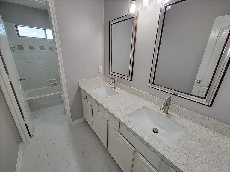 9410 Barretts Glen Ct — Photo 34