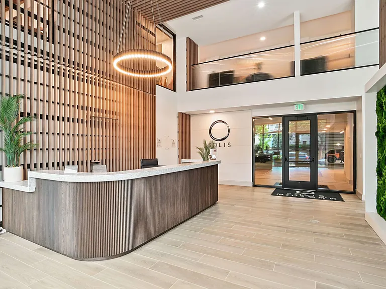 Solis Midtown — Photo 38