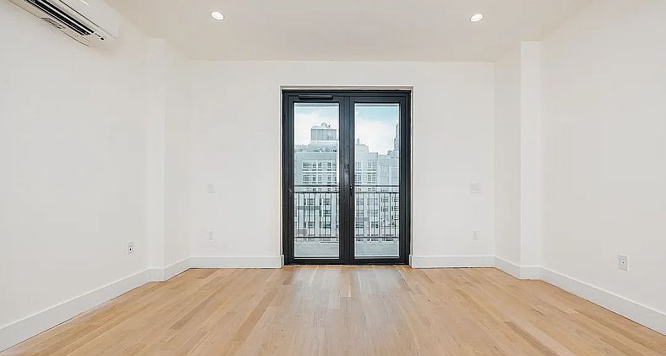 1st image of 260 Gold St APT 1014