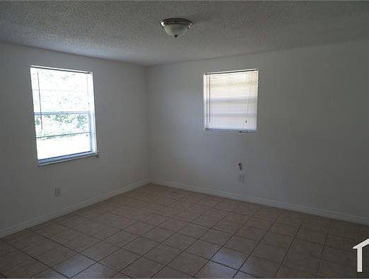 4th image of 95 7th St NE Unit B