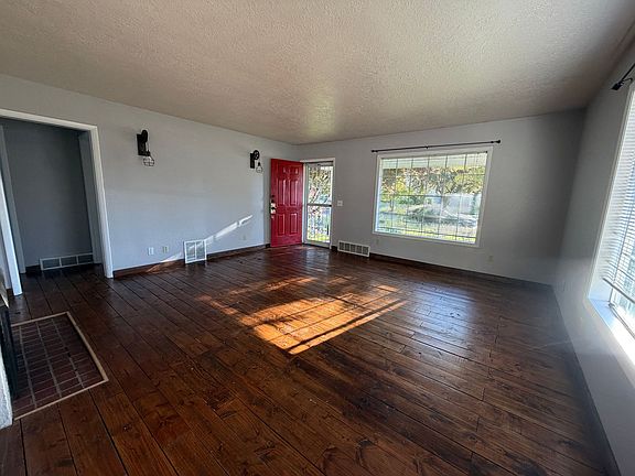 4th image of 1324 SW Levens St