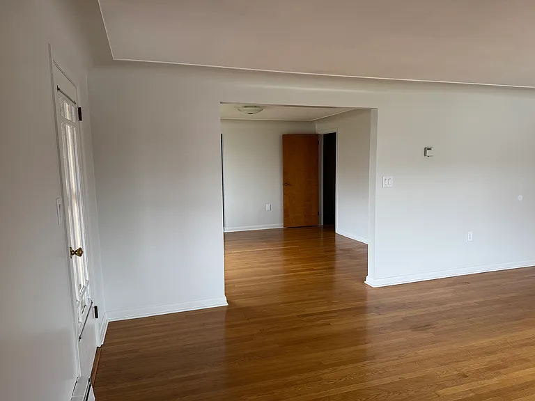 307 Warren St — Photo 9